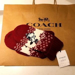 Coach X Peanuts Mittens Knit Mitten Snoopy Red NWT